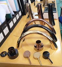 Les ZRN allument le revêtement d'or sur des robinets, machine de revêtement des robinets en laiton PVD, machine de revêtement de Chrome de vide d'électrodéposition d'ion de PVD