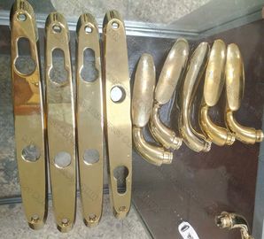 Poignée de porte de Zamak et machine d'électrodéposition des serrures PVD, placage à l'or de ZRN de robinets de laiton