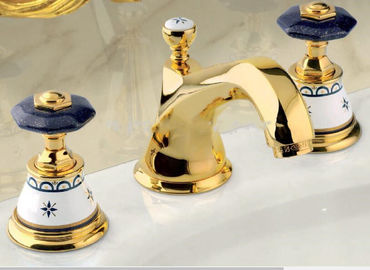 La machine de placage à l'or de garnitures de salle de bains, robinets étament l'or, machine d'électrodéposition de l'or PVD de ZRN sur les robinets en laiton