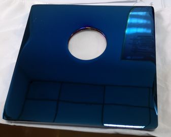 Service à l'assiette bleu de la couleur PVD sur le verre, pièces en métal