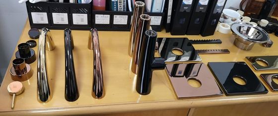 Un bon prix. Machine d'électrodéposition des robinets en laiton PVD, revêtements des robinets PVD de tube de solides solubles en ligne